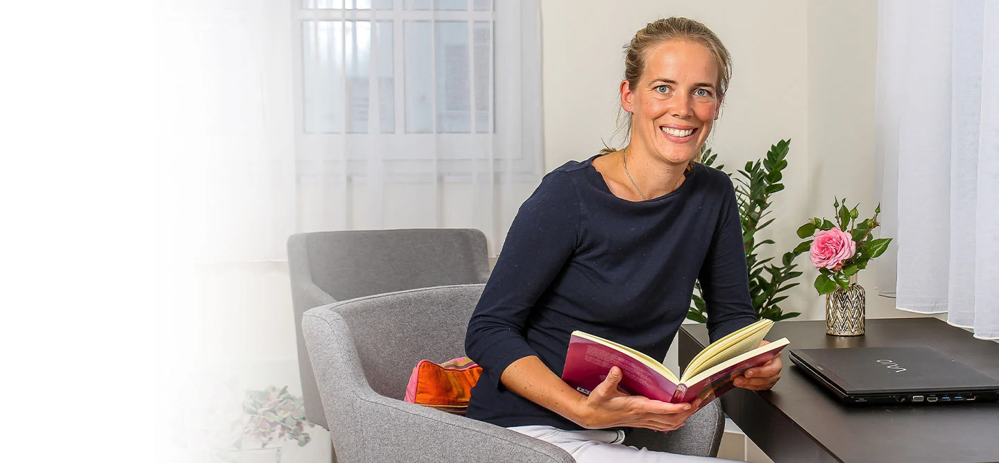 Mag. Dr. Christina Steininger in ihrer Praxis in Krenglbach